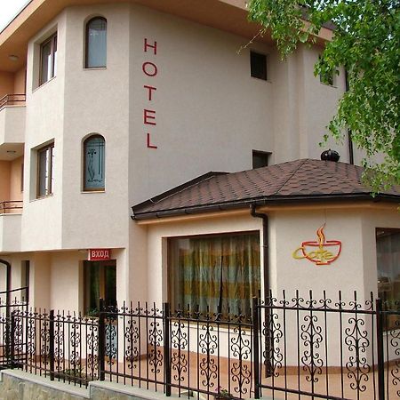 בנקיה Family Hotel Emaly 1 מראה חיצוני תמונה