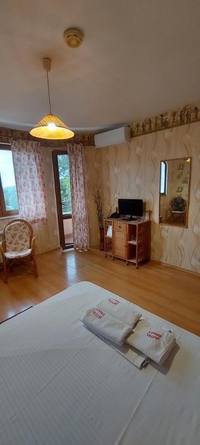 בנקיה Family Hotel Emaly 1 מראה חיצוני תמונה