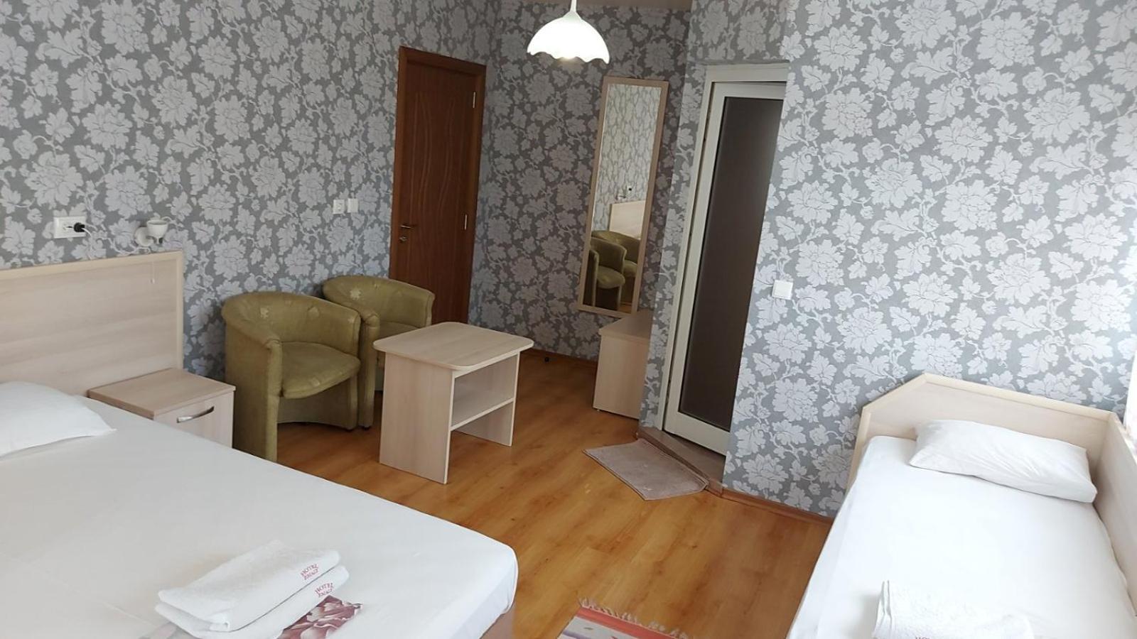 בנקיה Family Hotel Emaly 1 מראה חיצוני תמונה
